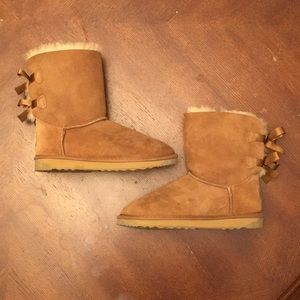 UGG WOMANS BAILEY BOW II
